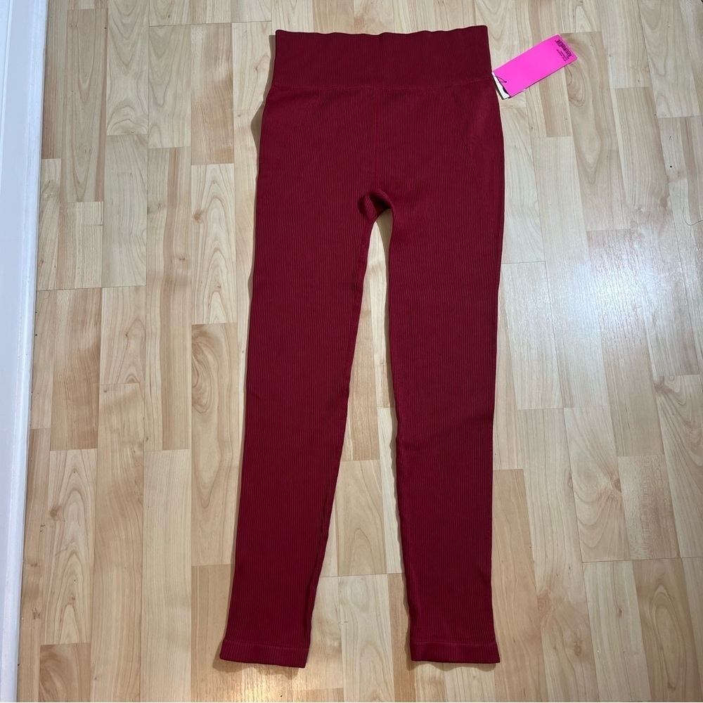 BETSEY JOHNSON Performance Contour Ribbed‎ Leggings in Sangria Red Size L NWT